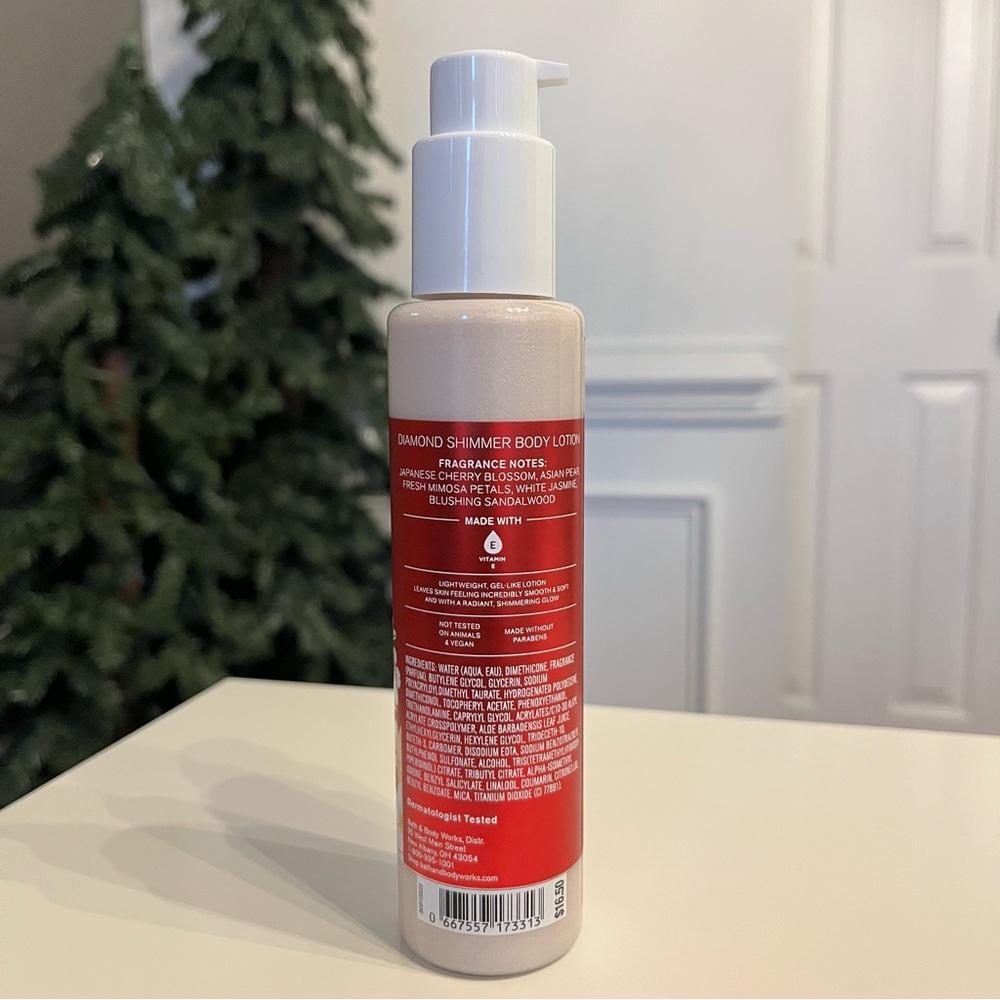 Japanese Cherry Blossom Diamond Shimmer Body Lotion - Picture 4 of 5